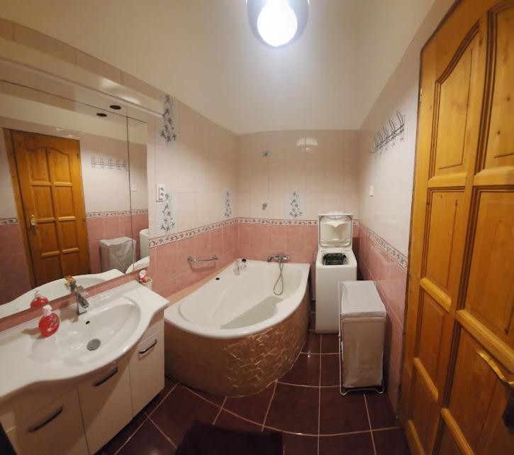 Rom Apartman Budapeste Exterior foto
